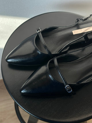 Pointed Buckled Flats 香港女裝鞋