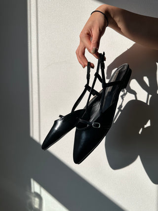 Pointed Buckled Flats 香港女裝鞋