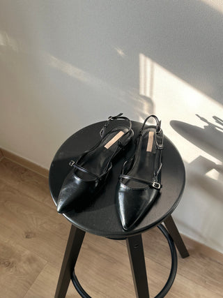 Pointed Buckled Flats