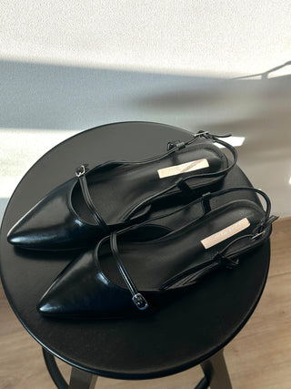 Pointed Buckled Flats 香港女裝鞋