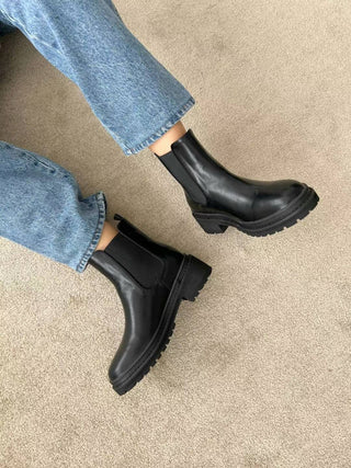 Chelsea Black Boots 香港女裝鞋